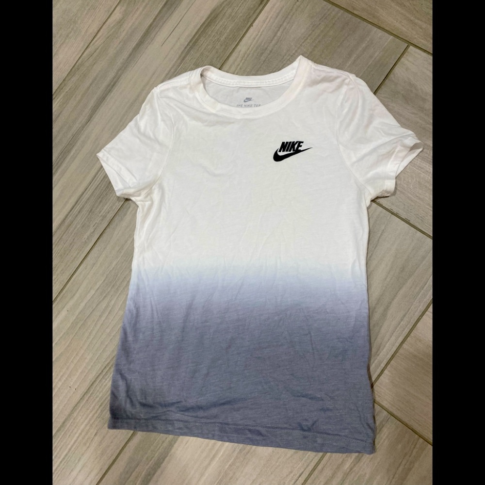 Nike girls t-shirt size M